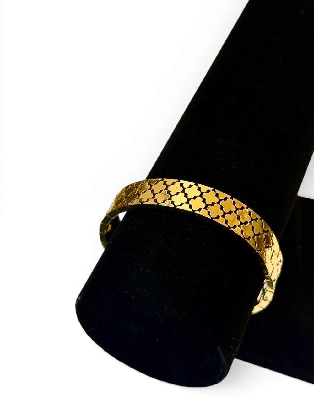 Gold Tone Clover Pattern Hinge Bangle Bracelet NWT